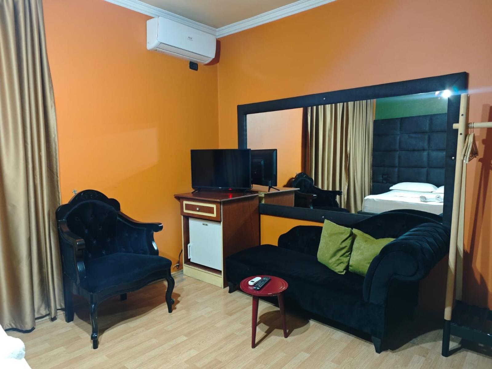 Boutique Artist Hotell Tirana Exteriör bild