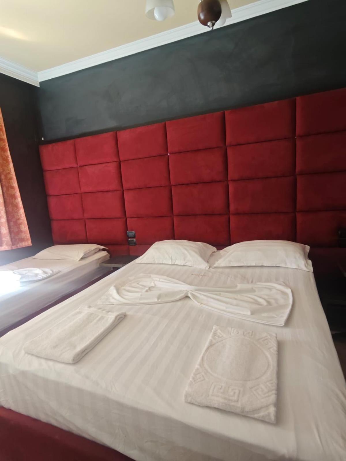 Boutique Artist Hotell Tirana Exteriör bild
