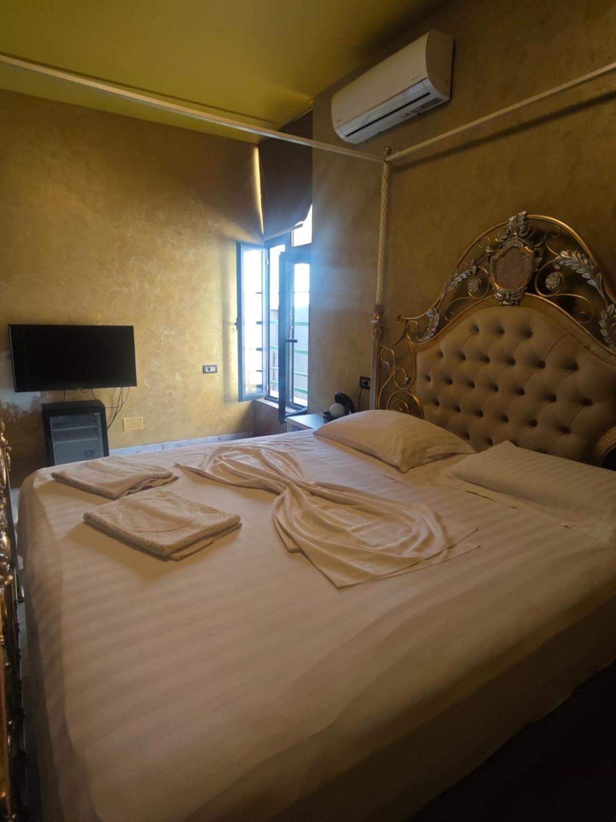 Boutique Artist Hotell Tirana Exteriör bild